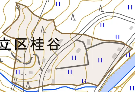 名立区桂谷とその周辺の地図。町の範囲を重ねている