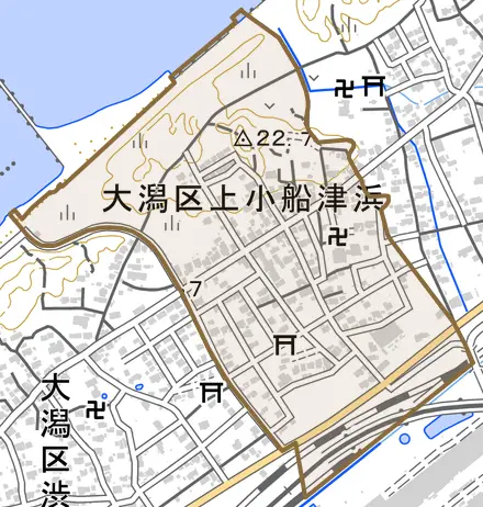 大潟区上小船津浜とその周辺の地図。町の範囲を重ねている