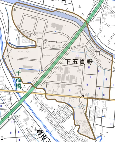 大字下五貫野とその周辺の地図。町の範囲を重ねている