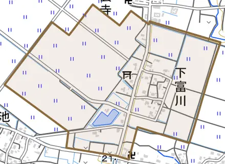 大字下富川とその周辺の地図。町の範囲を重ねている