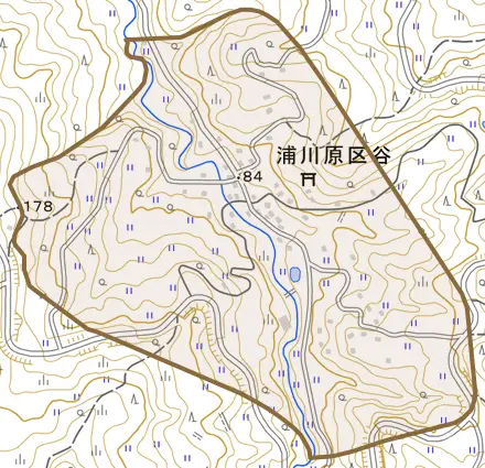 浦川原区谷とその周辺の地図。町の範囲を重ねている