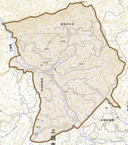 安塚区坊金とその周辺の地図。町の範囲を重ねている