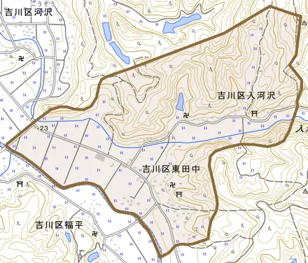 吉川区入河沢とその周辺の地図。町の範囲を重ねている