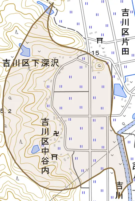 吉川区下深沢とその周辺の地図。町の範囲を重ねている
