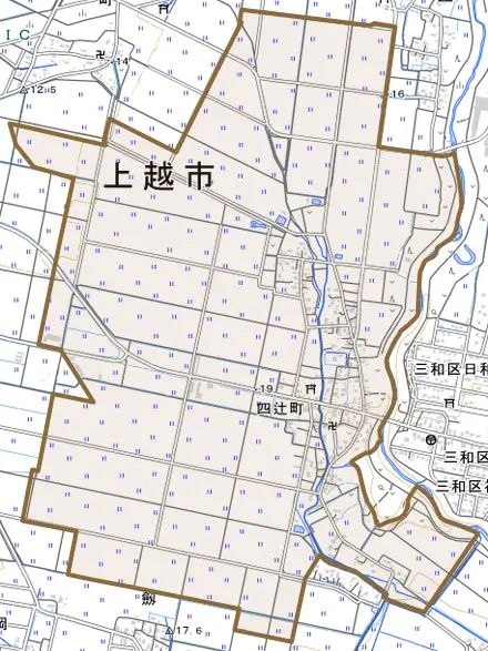 大字四辻町とその周辺の地図。町の範囲を重ねている