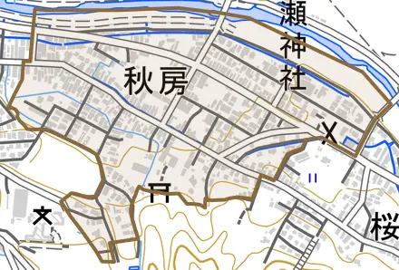 秋房とその周辺の地図。町の範囲を重ねている