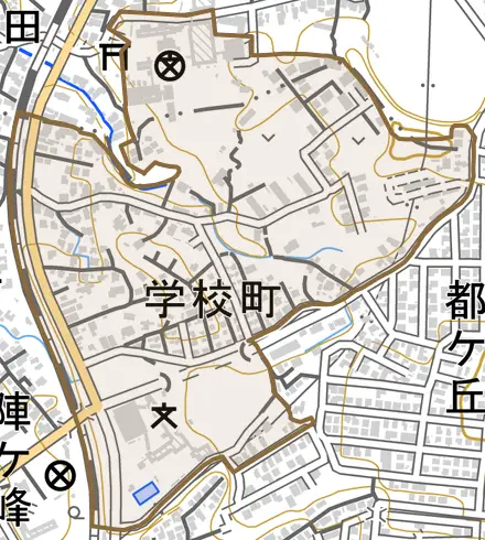学校町とその周辺の地図。町の範囲を重ねている