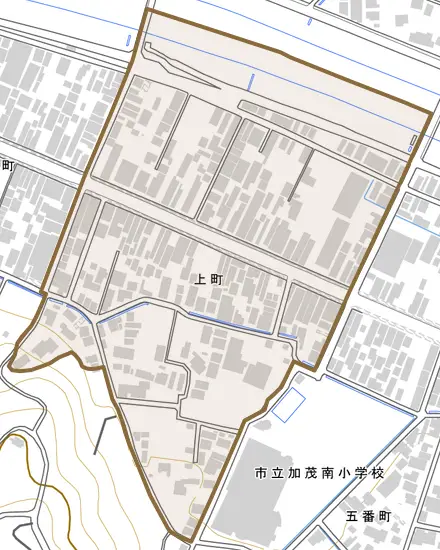 上町とその周辺の地図。町の範囲を重ねている