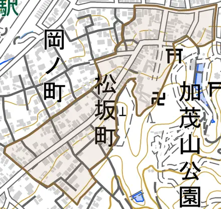 松坂町とその周辺の地図。町の範囲を重ねている