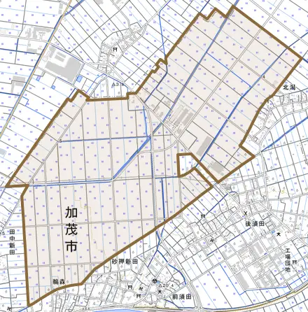 大字田中新田とその周辺の地図。町の範囲を重ねている
