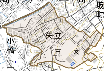 矢立とその周辺の地図。町の範囲を重ねている