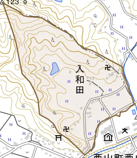 大字入和田とその周辺の地図。町の範囲を重ねている