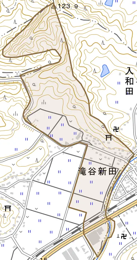 大字滝谷新田とその周辺の地図。町の範囲を重ねている