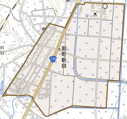 大字割町新田とその周辺の地図。町の範囲を重ねている