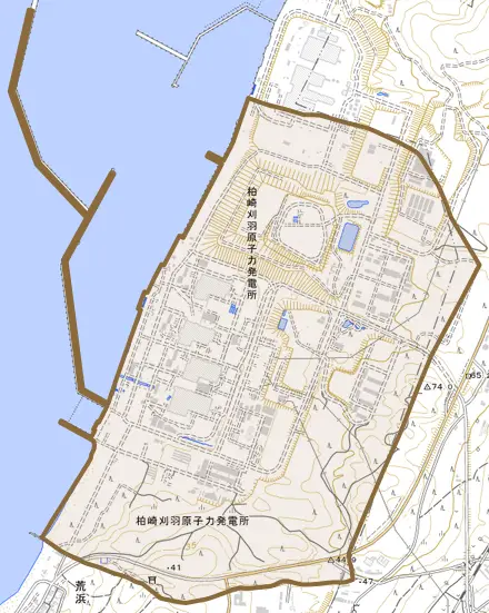 青山町とその周辺の地図。町の範囲を重ねている