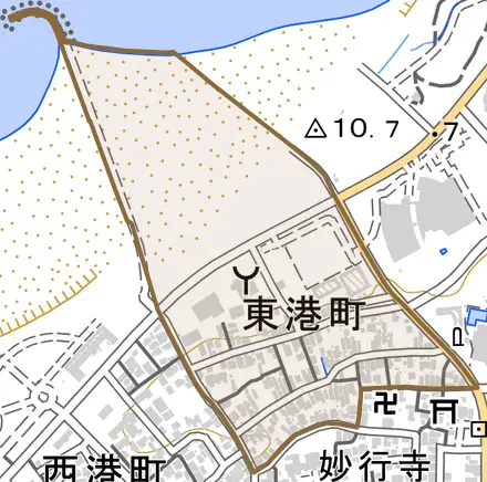 東港町とその周辺の地図。町の範囲を重ねている