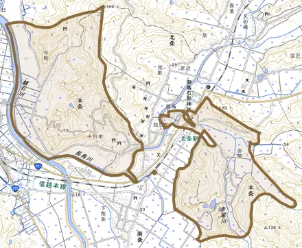 大字本条とその周辺の地図。町の範囲を重ねている