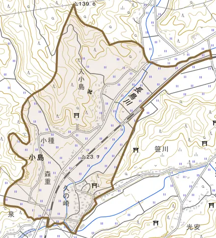 大字小島とその周辺の地図。町の範囲を重ねている
