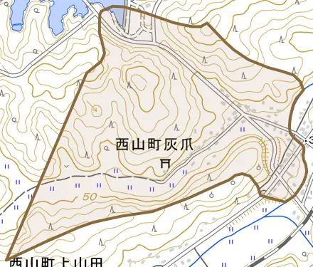 西山町灰爪とその周辺の地図。町の範囲を重ねている