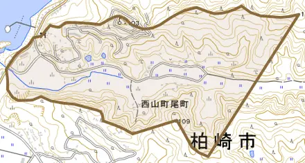 西山町尾町とその周辺の地図。町の範囲を重ねている