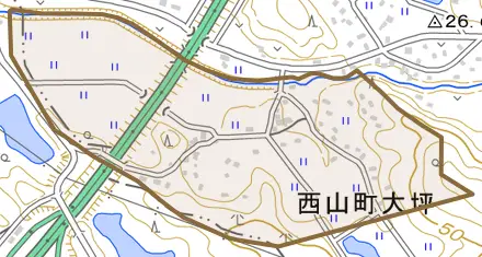 西山町大坪とその周辺の地図。町の範囲を重ねている