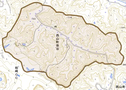 西山町後谷とその周辺の地図。町の範囲を重ねている