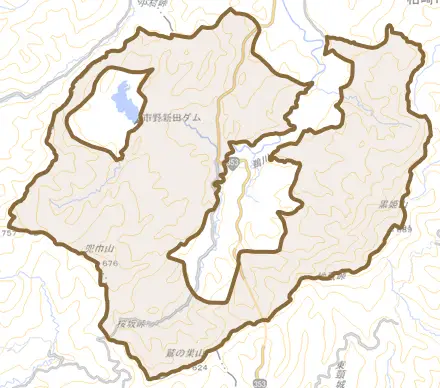 大字女谷とその周辺の地図。町の範囲を重ねている
