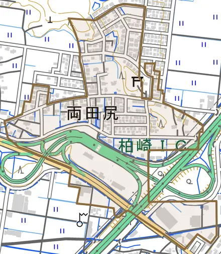 大字両田尻とその周辺の地図。町の範囲を重ねている