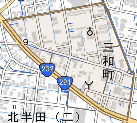 三和町とその周辺の地図。町の範囲を重ねている