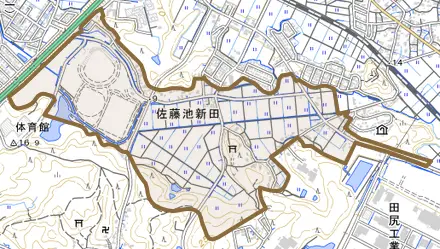 大字佐藤池新田とその周辺の地図。町の範囲を重ねている