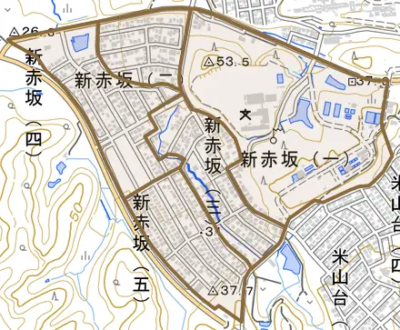 新赤坂とその周辺の地図。町の範囲を重ねている
