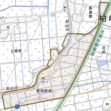 大字曽地新田とその周辺の地図。町の範囲を重ねている