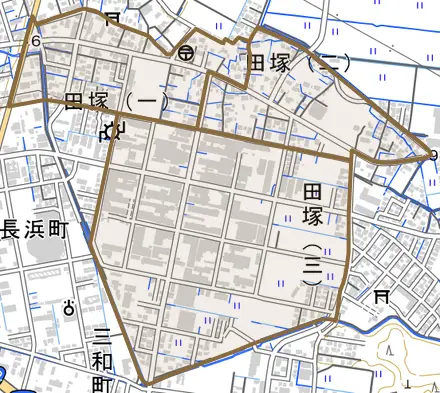 田塚とその周辺の地図。町の範囲を重ねている