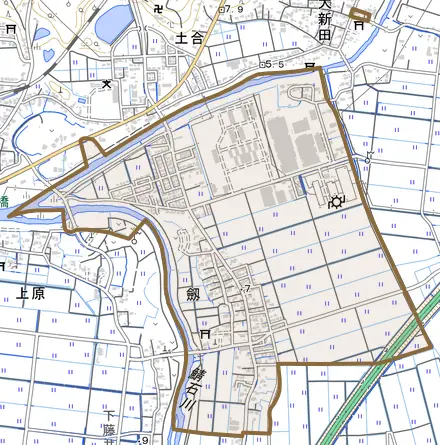大字劔とその周辺の地図。町の範囲を重ねている