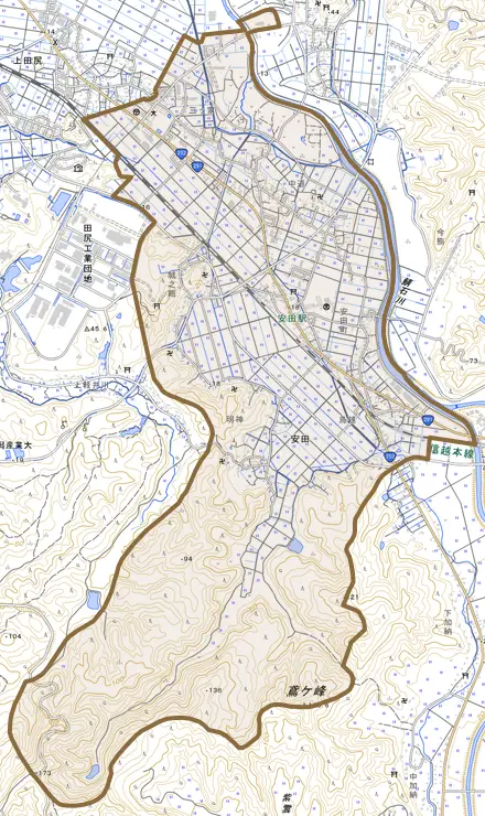 大字安田とその周辺の地図。町の範囲を重ねている