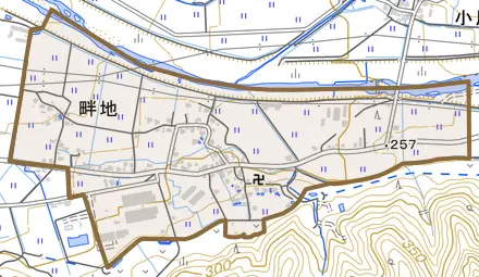 畔地とその周辺の地図。町の範囲を重ねている