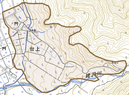 台上とその周辺の地図。町の範囲を重ねている