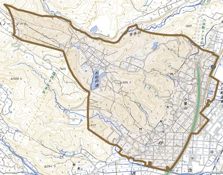 小栗山とその周辺の地図。町の範囲を重ねている