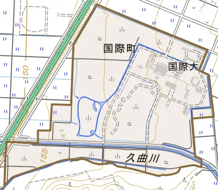国際町とその周辺の地図。町の範囲を重ねている