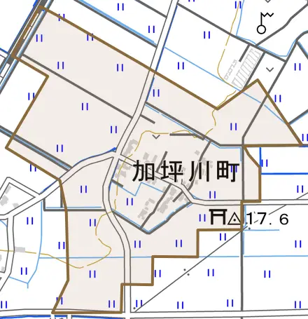 加坪川町とその周辺の地図。町の範囲を重ねている