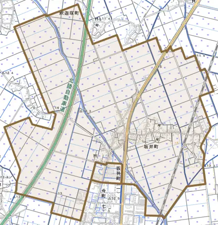 坂井町とその周辺の地図。町の範囲を重ねている
