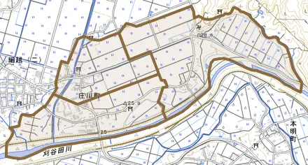 庄川町とその周辺の地図。町の範囲を重ねている