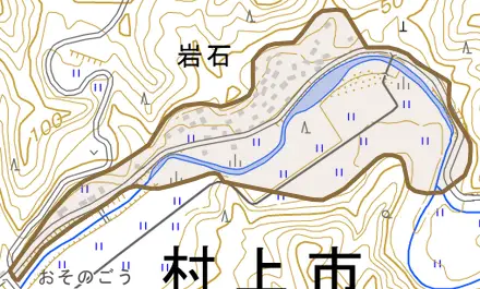 岩石とその周辺の地図。町の範囲を重ねている