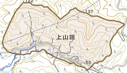 上山田とその周辺の地図。町の範囲を重ねている