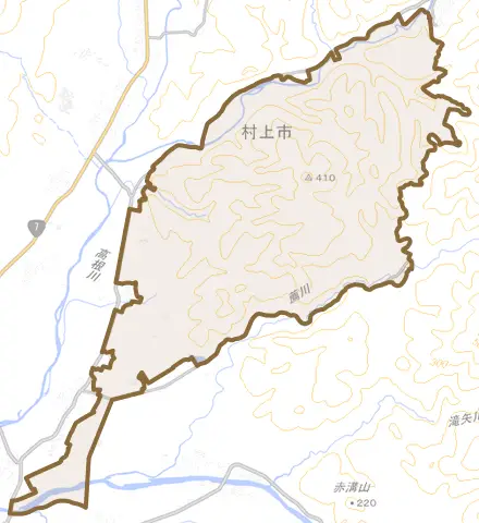 薦川とその周辺の地図。町の範囲を重ねている