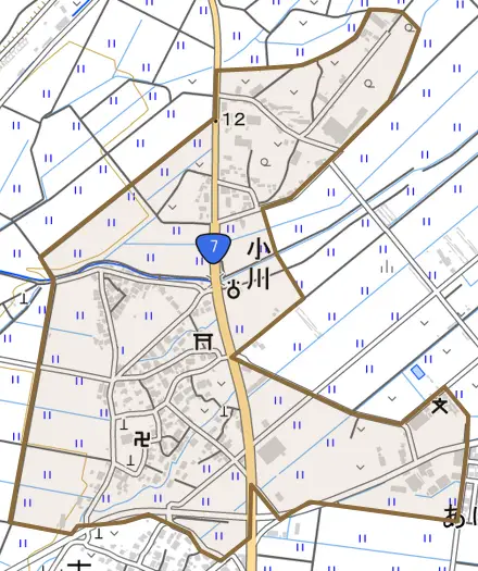 小川とその周辺の地図。町の範囲を重ねている