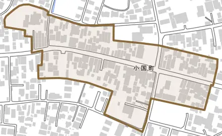 小国町とその周辺の地図。町の範囲を重ねている