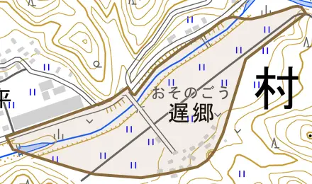 遅郷とその周辺の地図。町の範囲を重ねている