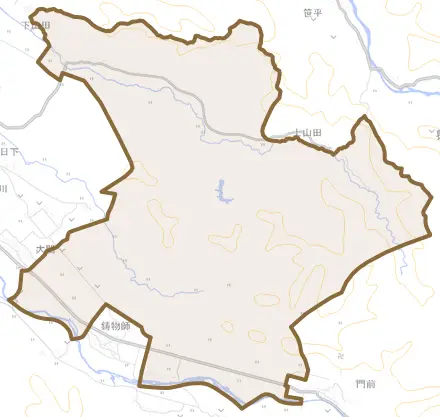 下山田とその周辺の地図。町の範囲を重ねている