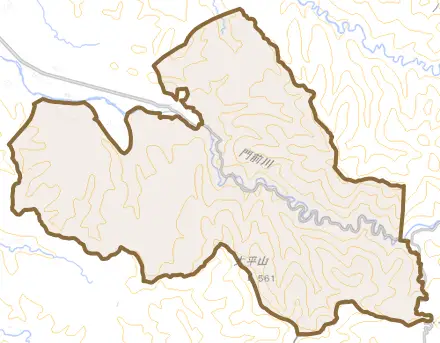 菅沼とその周辺の地図。町の範囲を重ねている